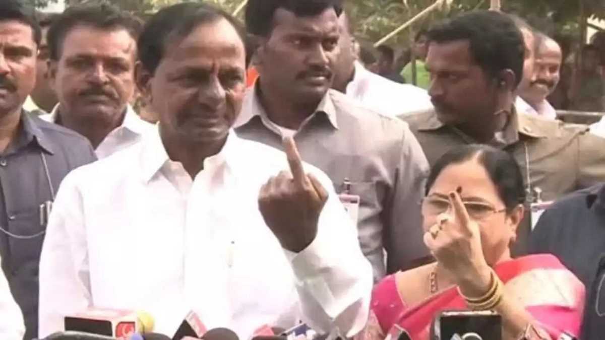 केसीआर ने चिंतामडका में मतदान किया